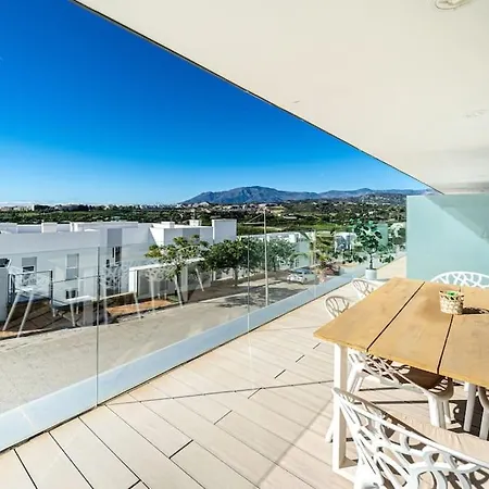 Brand New, Elegant Townhouse Holiday home