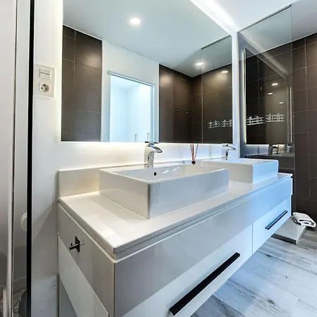 Brand New, Elegant Townhouse * Estepona